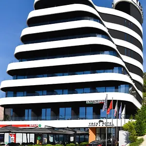 Yacht Hotel Wlora